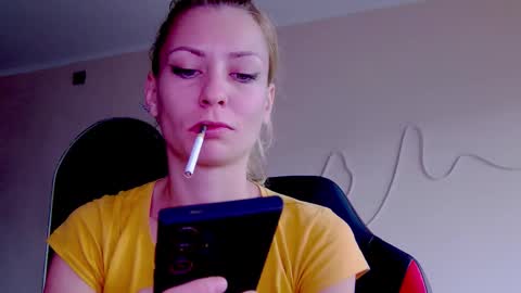 Snapshot of karoline121 chatting on 10/15/25, 06:13 karoline121 online show from 10/15/25, 06:13