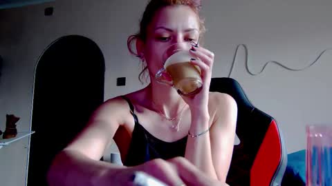 karoline121 online show from 11/18/25, 08:41