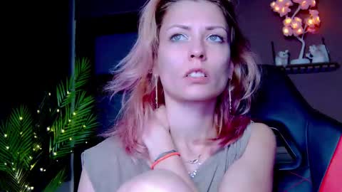 karoline121 online show from 12/05/25, 08:38