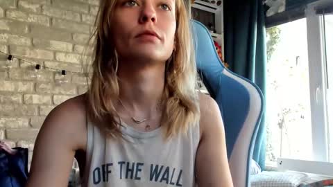 karoline121 online show from 12/18/25, 09:37