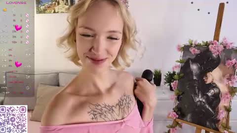 Snapshot of karoline__white_ chatting on 08/07/26, 10:12 Karoline online show from 08/07/26, 10:12