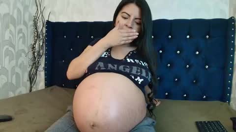 Snapshot of karolineburnx chatting on 05/02/26, 10:26 Isa online show from 05/02/26, 10:26