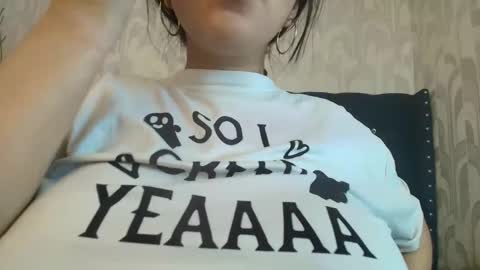 Snapshot of karolineburnx chatting on 05/23/26, 09:52 Isa online show from 05/23/26, 09:52