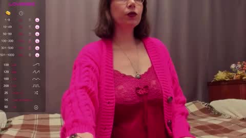 Snapshot of karolinecher chatting on 11/12/25, 12:16 Karoline online show from 11/12/25, 12:16