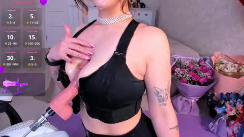 Snapshot of karolineneuer chatting on 03/09/25, 12:53 karolineneuer online show from 03/09/25, 12:53