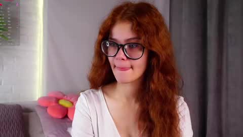 Snapshot of karolinerush chatting on 05/17/26, 01:18 lina online show from 05/17/26, 01:18