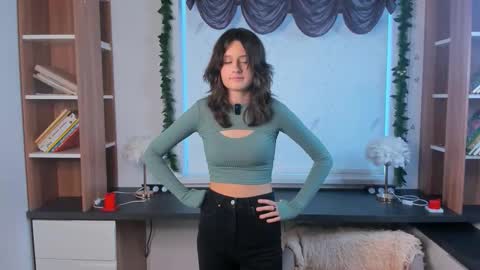 Snapshot of karolineshankin chatting on 03/03/26, 11:16 Mia online show from 03/03/26, 11:16