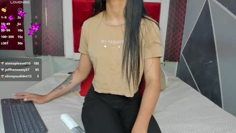 Snapshot of karoll014 chatting on 01/03/25, 05:42 Karol online show from 01/03/25, 05:42
