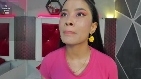 Snapshot of karoll014 chatting on 01/04/25, 11:33 Karol online show from 01/04/25, 11:33