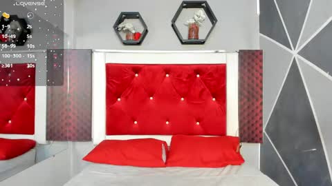 Snapshot of karoll014 chatting on 01/11/25, 11:45 Karol online show from 01/11/25, 11:45