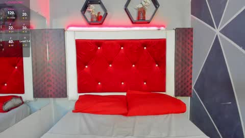 Snapshot of karoll014 chatting on 01/23/25, 11:48 Karol online show from 01/23/25, 11:48