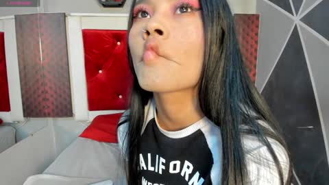 Snapshot of karoll014 chatting on 01/29/25, 11:30 Karol online show from 01/29/25, 11:30