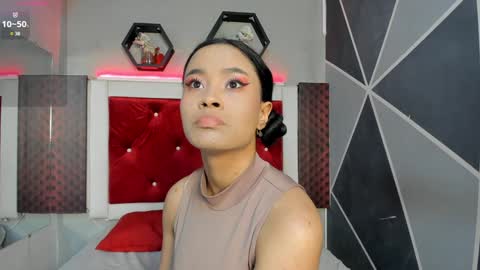 Snapshot of karoll014 chatting on 02/06/25, 11:54 Karol online show from 02/06/25, 11:54