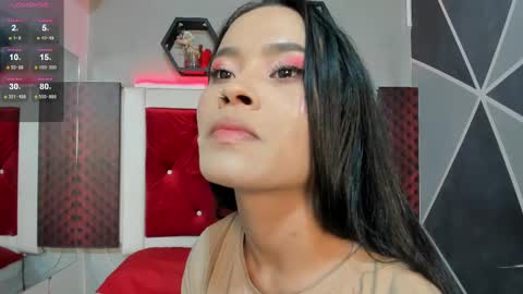 Snapshot of karoll014 chatting on 02/11/25, 11:21 Karol online show from 02/11/25, 11:21
