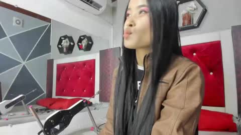 Snapshot of karoll014 chatting on 03/03/25, 11:33 Karol online show from 03/03/25, 11:33