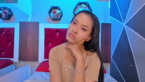 Snapshot of karoll014 chatting on 09/16/25, 11:55 Karol online show from 09/16/25, 11:55