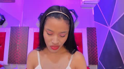 Snapshot of karoll014 chatting on 09/17/25, 12:07 Karol online show from 09/17/25, 12:07