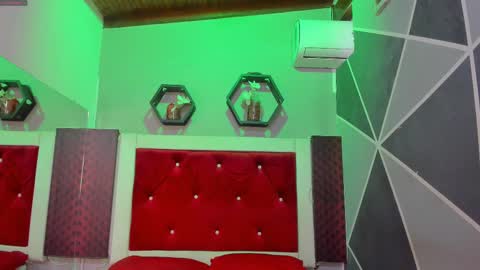 Snapshot of karoll014 chatting on 10/02/25, 12:01 Karol online show from 10/02/25, 12:01