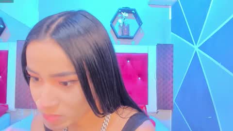 Snapshot of karoll014 chatting on 10/11/25, 11:53 Karol online show from 10/11/25, 11:53