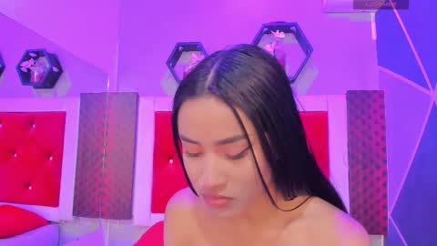 Snapshot of karoll014 chatting on 10/14/25, 11:33 Karol online show from 10/14/25, 11:33
