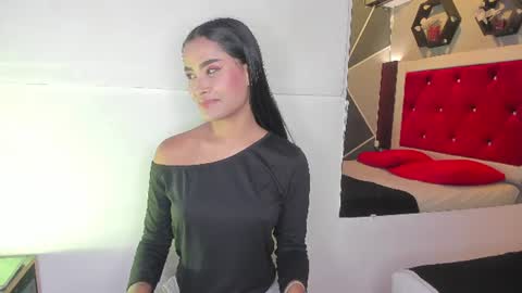 Snapshot of karoll014 chatting on 06/26/26, 01:04 Karol online show from 06/26/26, 01:04