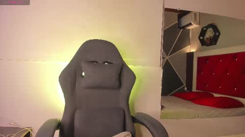Snapshot of karoll014 chatting on 07/11/26, 12:08 Karol online show from 07/11/26, 12:08