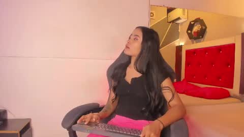 Snapshot of karoll014 chatting on 07/25/26, 12:47 Karol online show from 07/25/26, 12:47