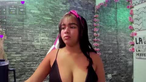 Snapshot of karoll__sex chatting on 10/18/25, 12:28 KAROLL online show from 10/18/25, 12:28