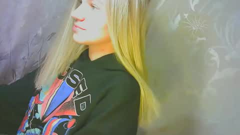 Caroline Fox online show from 09/25/25, 10:52