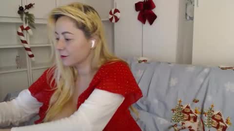 karolynesyera online show from 12/16/25, 08:14