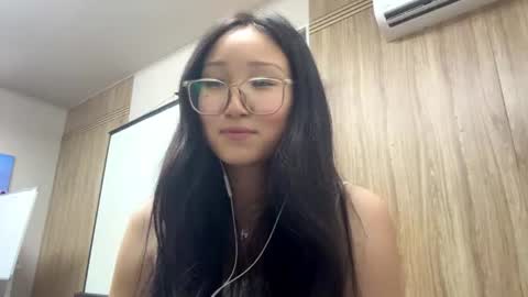 Snapshot of karrenmelbye chatting on 07/04/26, 12:11 Mia online show from 07/04/26, 12:11