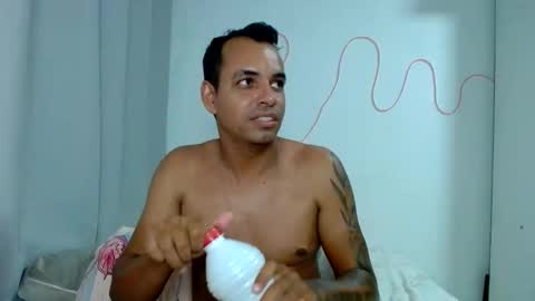 Snapshot of kasaltaradinho chatting on 03/11/25, 01:05 Tamires e Maicon online show from 03/11/25, 01:05