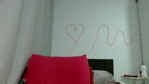 Snapshot of kasaltaradinho chatting on 10/15/25, 08:31 Tamires e Maicon online show from 10/15/25, 08:31