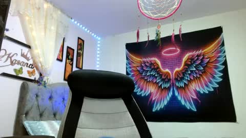kasandra online show from 06/19/26, 02:05