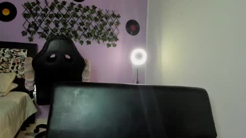 kassandra james online show from 12/04/24, 01:25