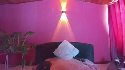 kassandra james online show from 06/17/26, 02:40