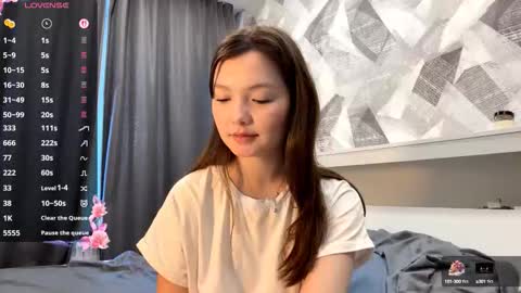 Kira online show from 10/12/25, 01:21