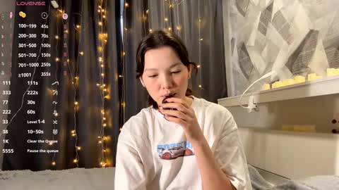 Kira online show from 11/30/25, 08:40