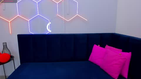 kat__cat online show from 04/17/26, 02:14