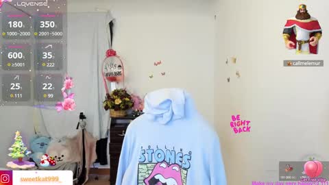 Snapshot of kat_ly_chan chatting on 12/20/24, 07:28 Kat       online show from 12/20/24, 07:28