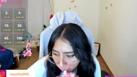 Snapshot of kat_ly_chan chatting on 02/19/25, 12:33 Kat       online show from 02/19/25, 12:33