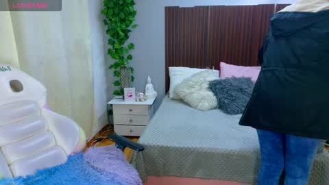 kate online show from 11/20/25, 12:49