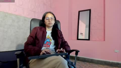 Snapshot of katalina07 chatting on 04/30/26, 02:45 Katalina online show from 04/30/26, 02:45