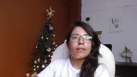 Snapshot of katalina_dm chatting on 12/26/24, 10:52 Katalina online show from 12/26/24, 10:52
