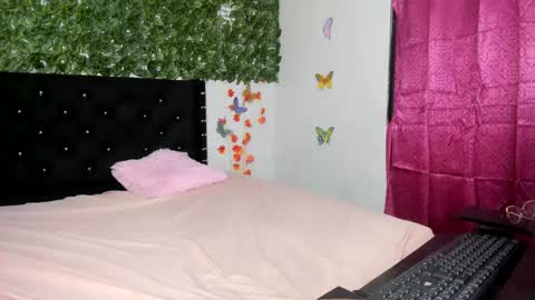 Snapshot of katalina_hot45 chatting on 03/05/25, 10:21 katalina_hot45 online show from 03/05/25, 10:21