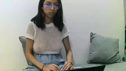 Snapshot of katalleya_jyj chatting on 12/18/24, 05:26 Katalleya and Steban online show from 12/18/24, 05:26