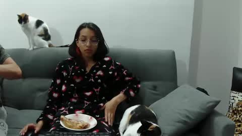 Snapshot of katalleya_jyj chatting on 02/26/25, 05:31 Katalleya and Steban online show from 02/26/25, 05:31