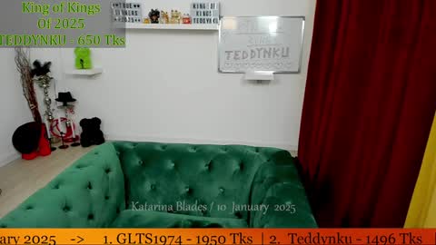 Snapshot of katarina_blades chatting on 01/10/25, 10:04 online show from 01/10/25, 10:04