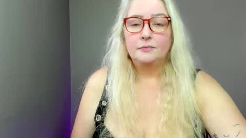 Kat D Sinclair online show from 11/30/25, 03:38