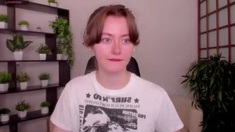 Snapshot of kate_cuddle chatting on 07/20/26, 02:37 Kate online show from 07/20/26, 02:37